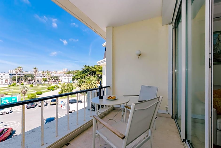 Rent4Rest Estoril Beachfront Apartments