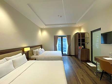 Deluxe Family Room