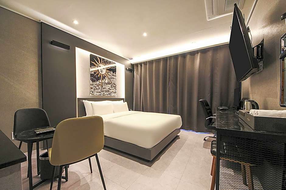 Hotel Hermes at Yongin Everland Station