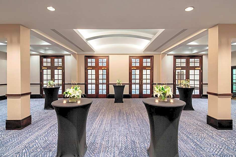 Sheraton Norfolk Waterside Hotel