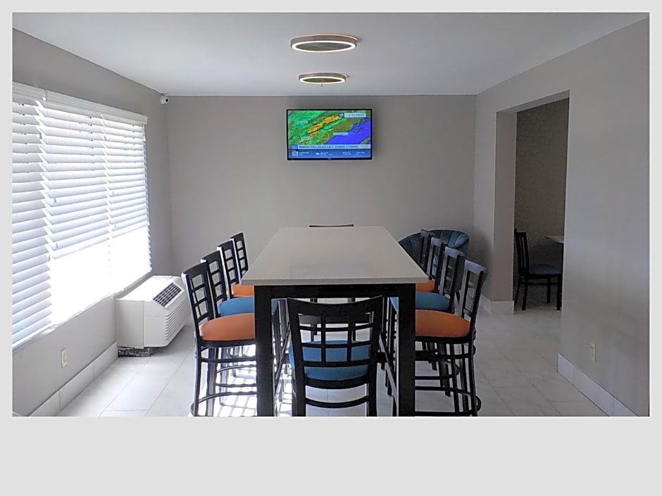 Clarion Pointe Indianapolis Northeast