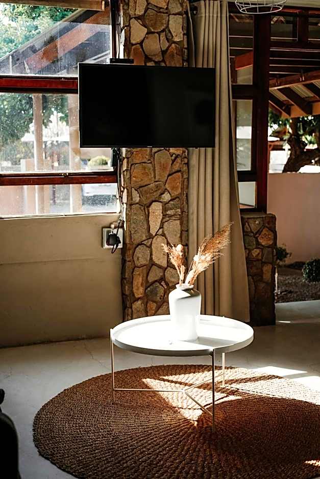 Lighthouse Guesthouse & Cafe