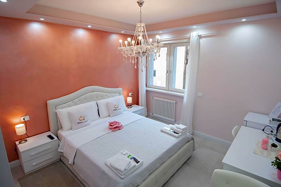 Klemi, rooms in old town Dolomia best home Check in automatico