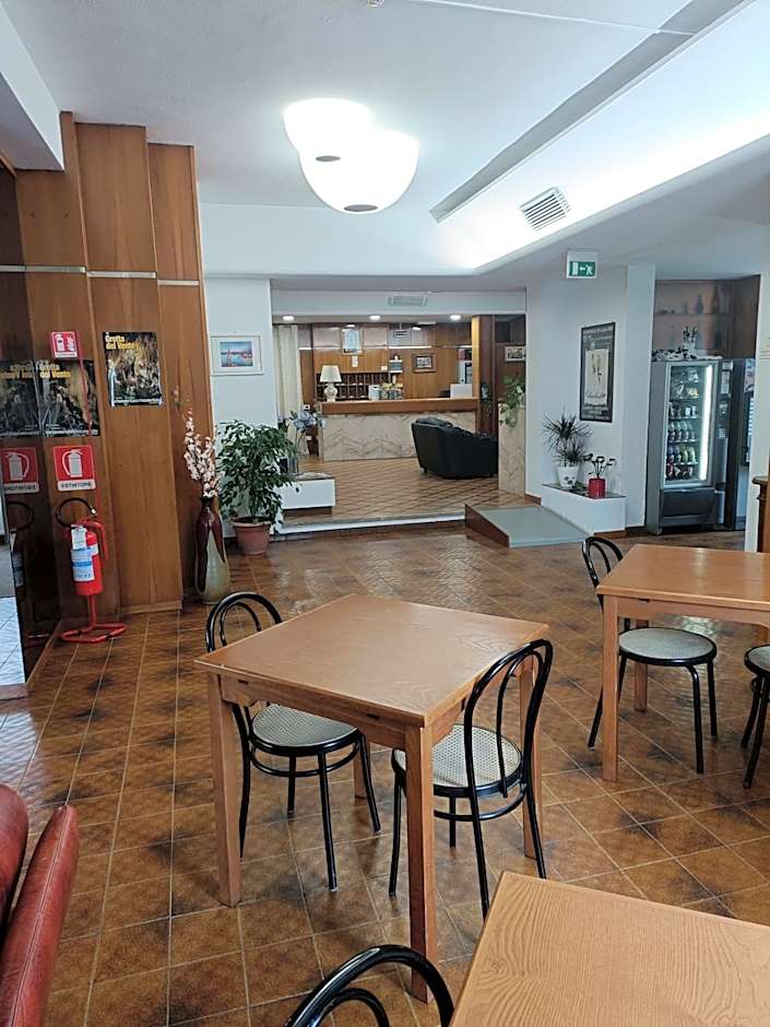 Hotel Alba Serravalle