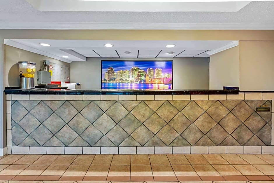 La Quinta Inn & Suites by Wyndham West Palm Beach - Florida Turn