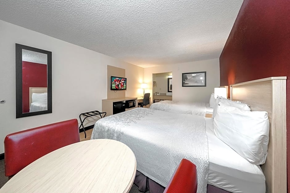 Red Roof Inn PLUS+ & Suites Naples Downtown-5th Ave S