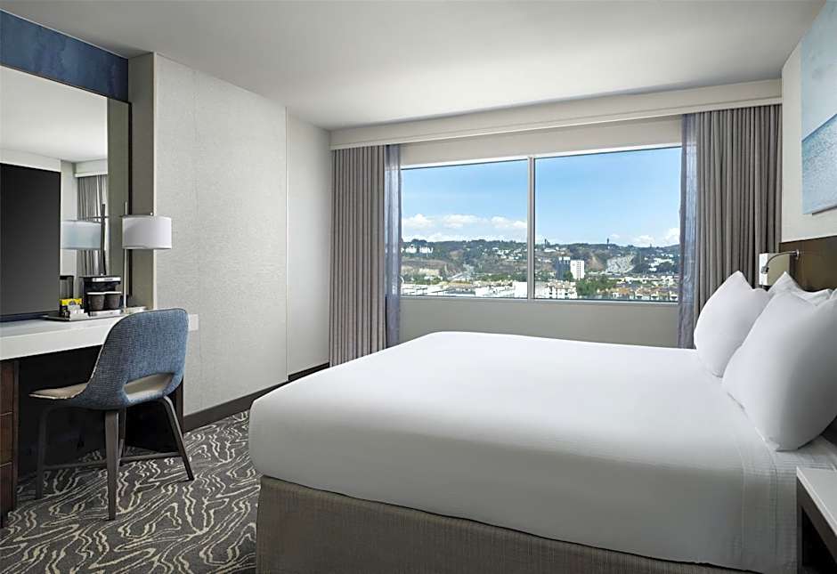 Photo 1 of 4 of 1 King Bed, Hearing/Mobility Accessible, Roll in Shower
