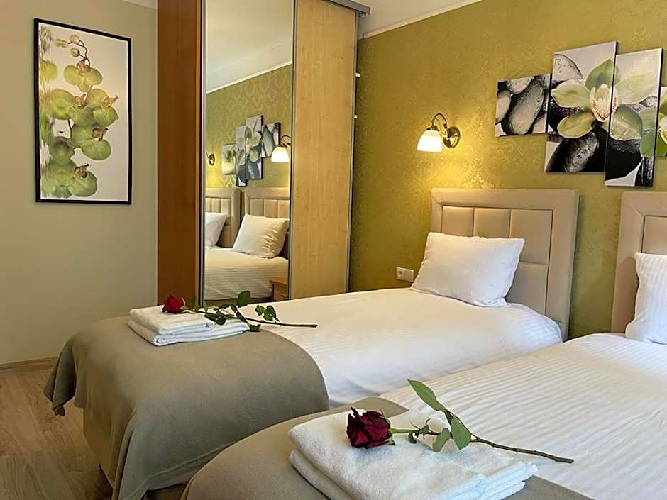 Villa Regina - Spokojna okolica - 100 metrów od lasu - blisko szpitala