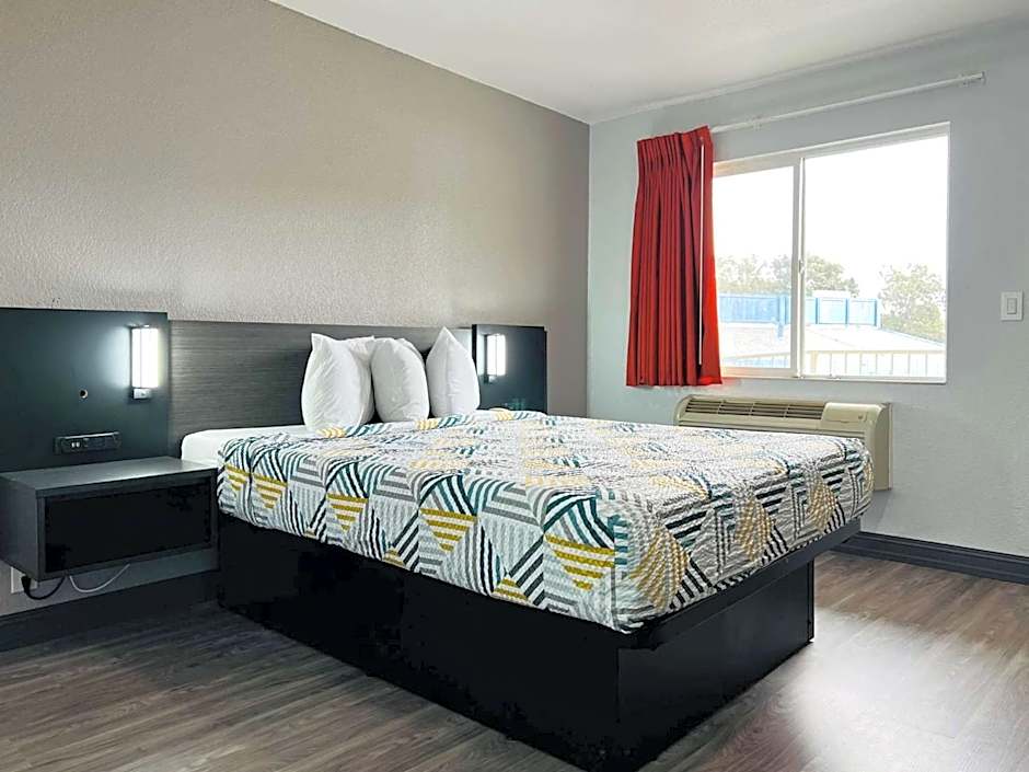 Motel 6-La Mesa, CA - San Diego