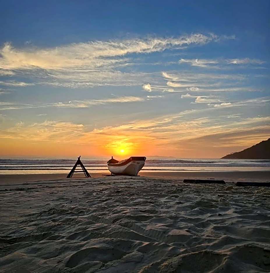 015 - Apartamento alto padrão próximo ao centro e à Praia de Bombas