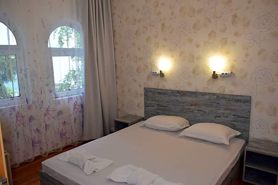 Ahilea Hotel - Free Pool Access