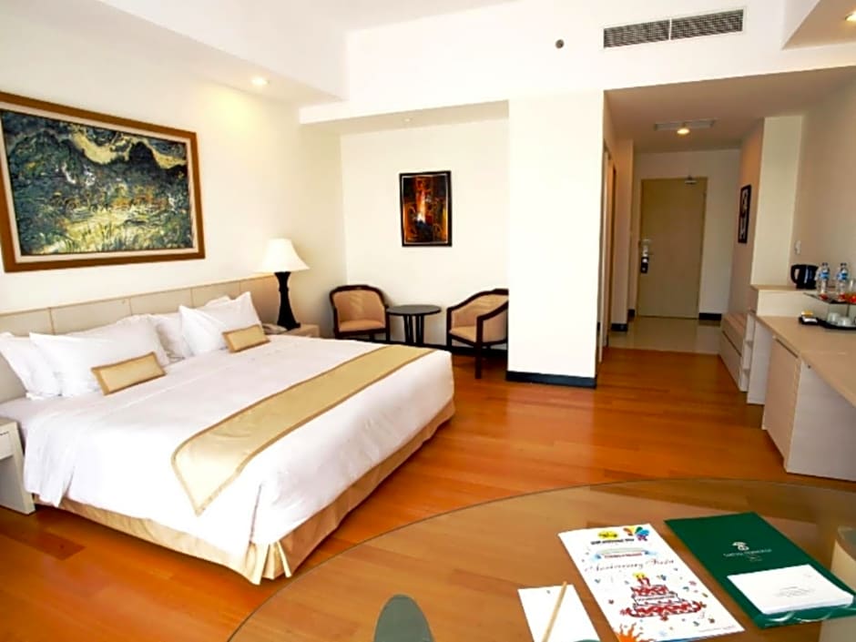 Sintesa Peninsula Hotel