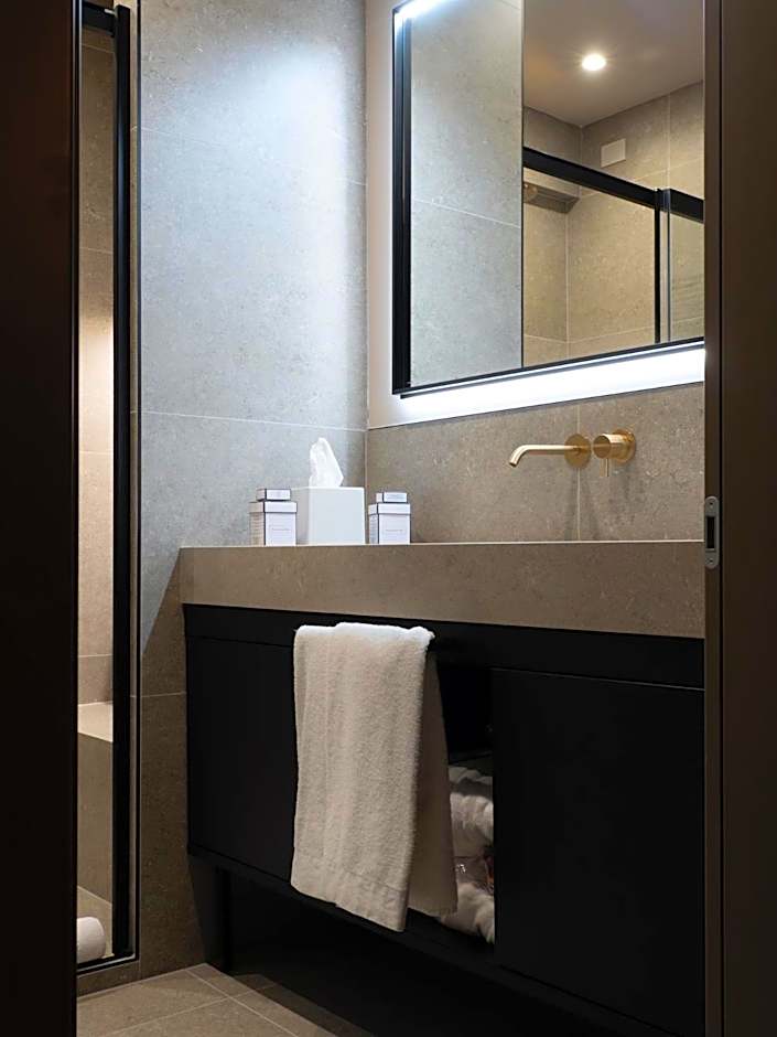 The Glam Boutique Hotel & Apt