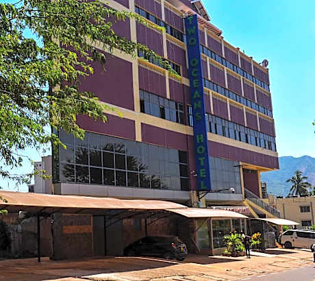 Two Oceans Hotel Voi