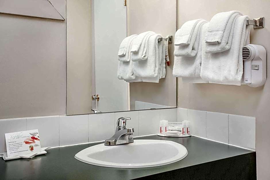 Super 8 by Wyndham Stettler