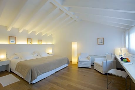Suite Deluxe With Balcony