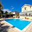 Riviera Lodge Hotel