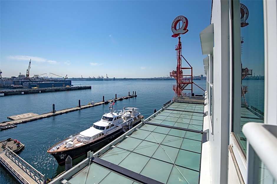 Coast Lonsdale Quay Hotel