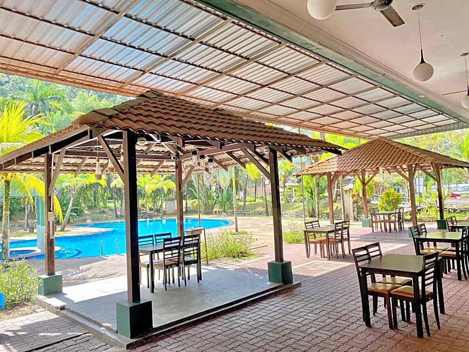 Teluk Batik Holiday Apartment