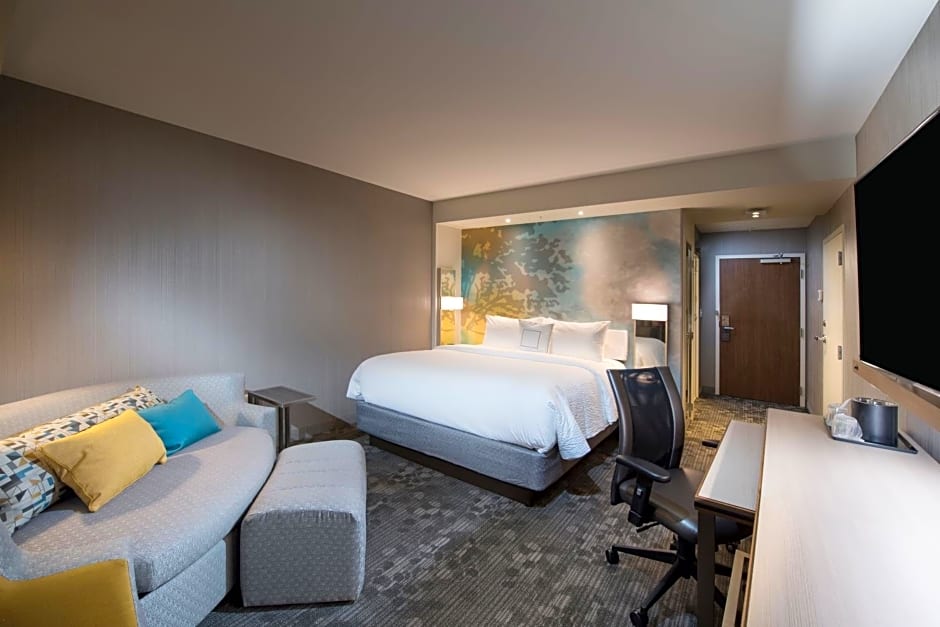 Courtyard by Marriott Atlanta Alpharetta/Avalon Area