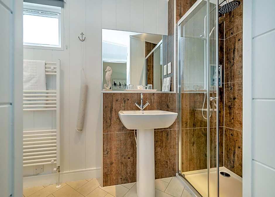 Midsomer Lodges