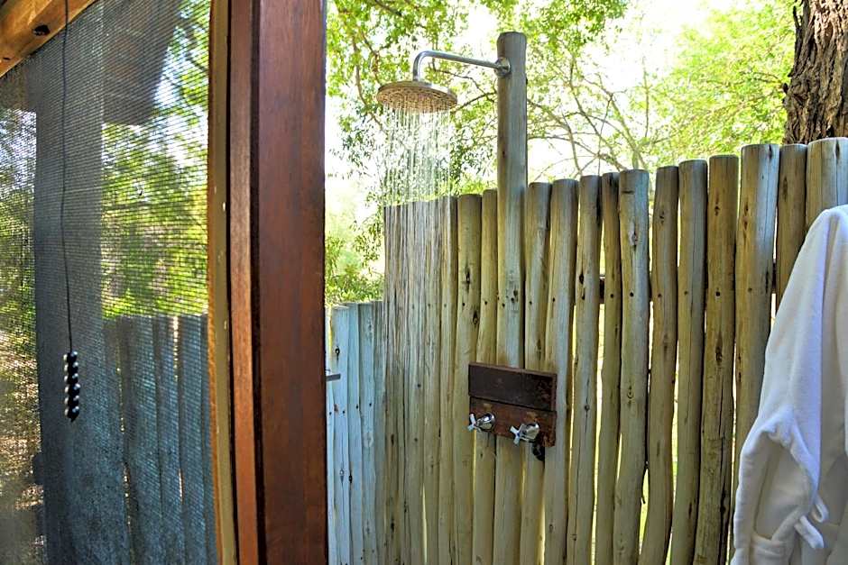 Rhino Post Safari Lodge