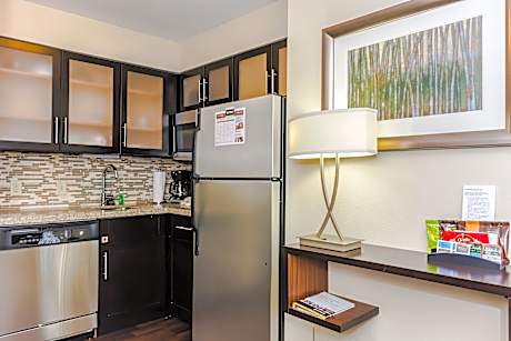 1 King Bed Studio Ste With Full Kitchen