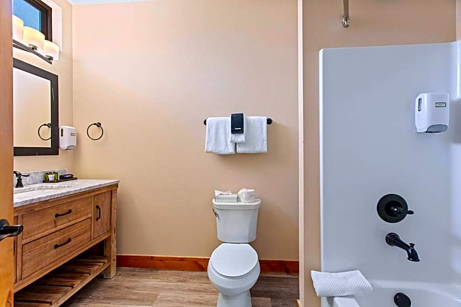 Coyote Mountain Lodge