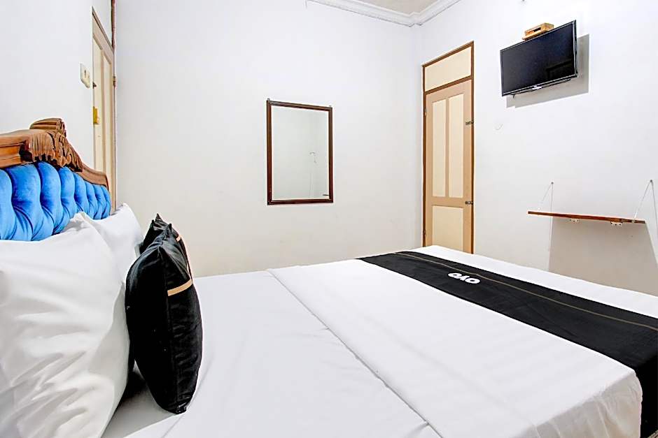 Capital O 93653 Kinasih Hotel