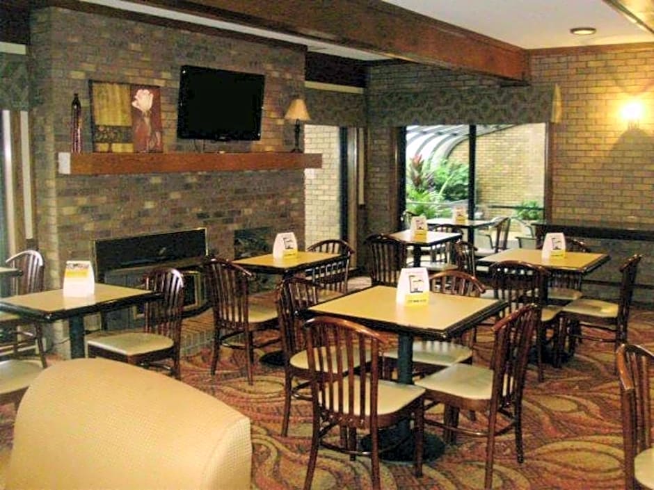Quality Inn & Suites Searcy I-67