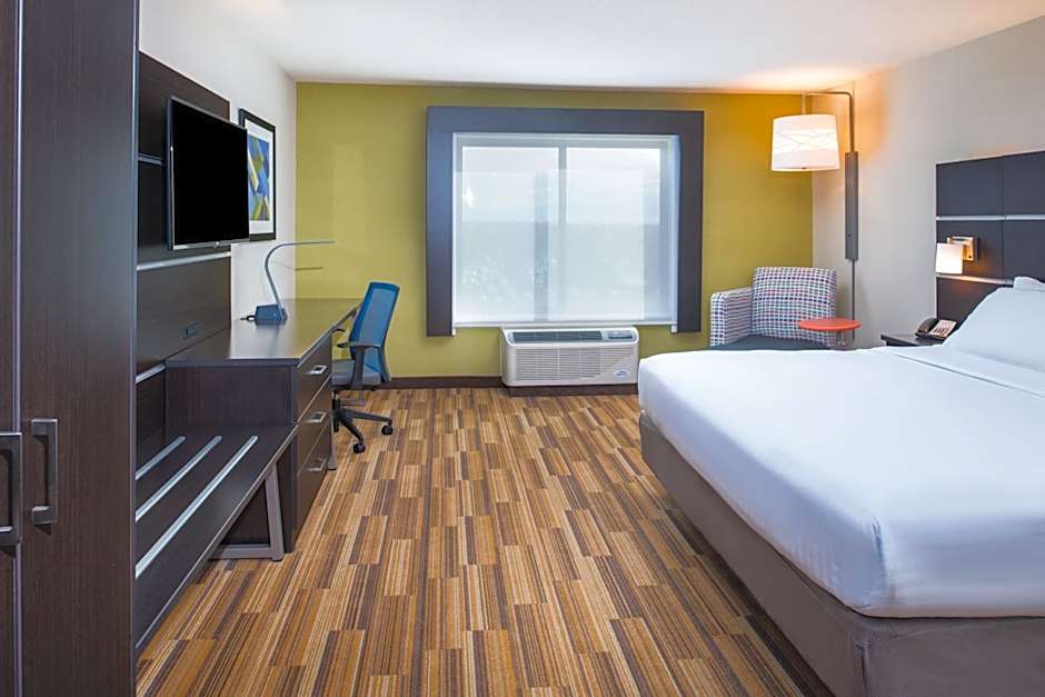 Holiday Inn Express Hotel & Suites Bismarck By IHG