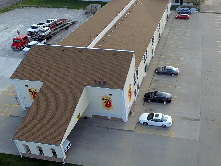 Super 8 by Wyndham Lincoln