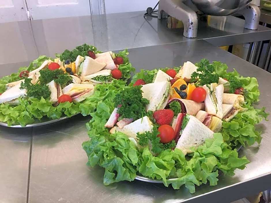 Ten Dollar Town Motel