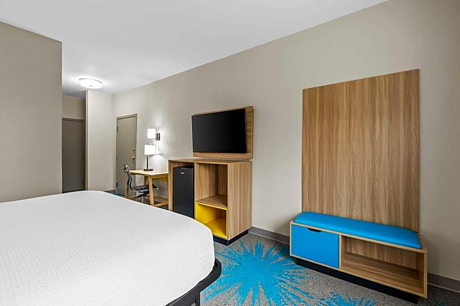 Days Inn & Suites by Wyndham Union City