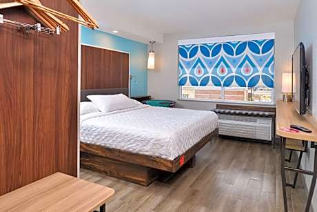 King Room with Roll-In Shower - Mobility and Hearing Access