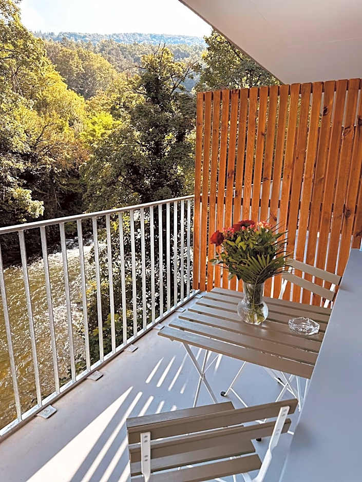 Business Hotel Riverside