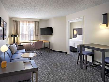 One-Bedroom Queen Suite