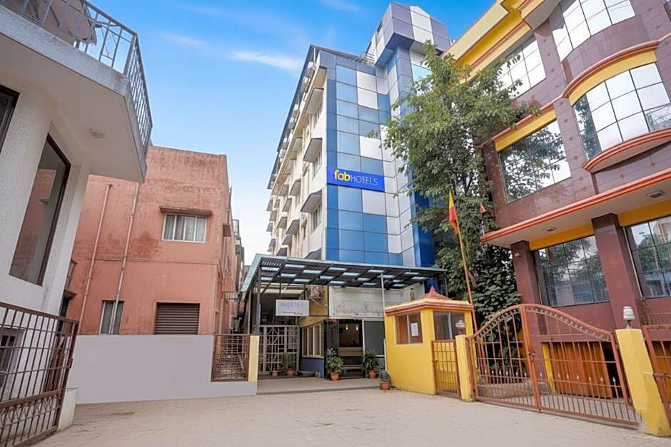FabHotel Savi Inn - Nr. Mantri Square Mall