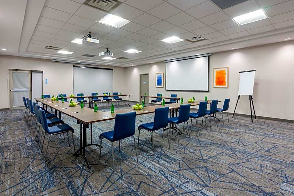 Holiday Inn Express & Suites Vaughan Southwest By IHG