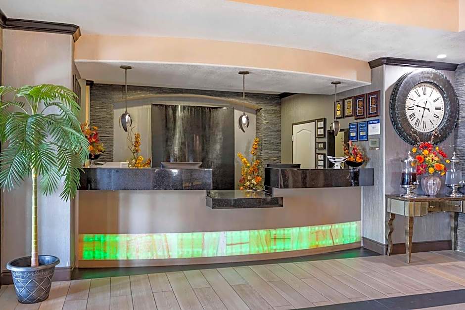 Best Western Plus Emerald Inn & Suites