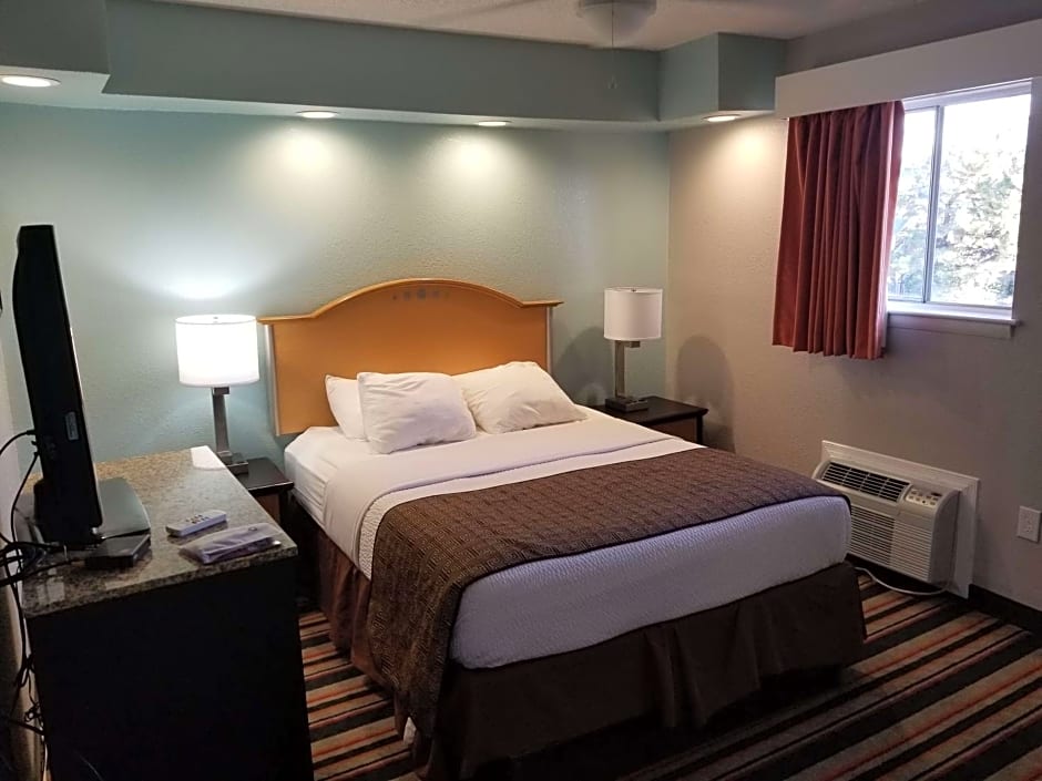 Best Western Plus Holiday Sands Inn & Suites