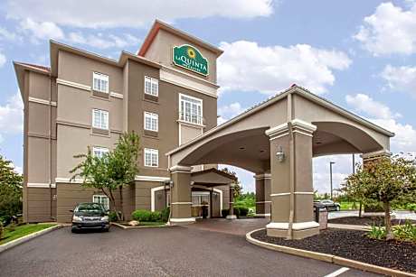 La Quinta Inn & Suites by Wyndham Cincinnati Airport/Florence