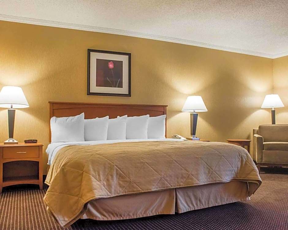 Photo 1 of 4 of 1 King Bed Suite