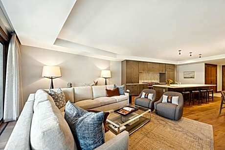 Deluxe King Room with Fireplace