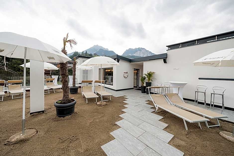 Al Plan, A mountain moving hotel