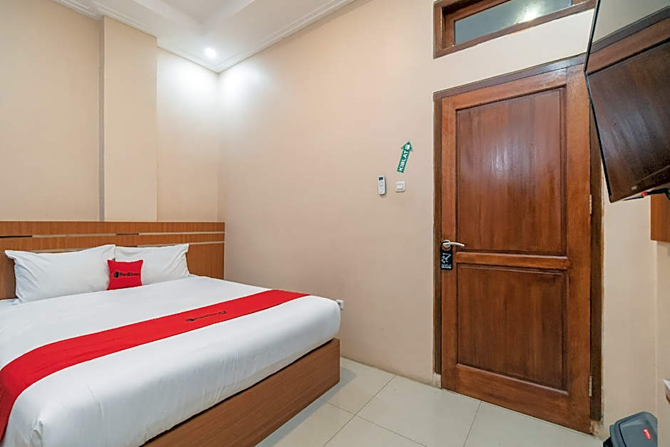 RedDoorz Syariah near RS Mata Padang