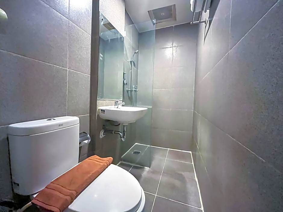 CREW EXPRESS Hotel