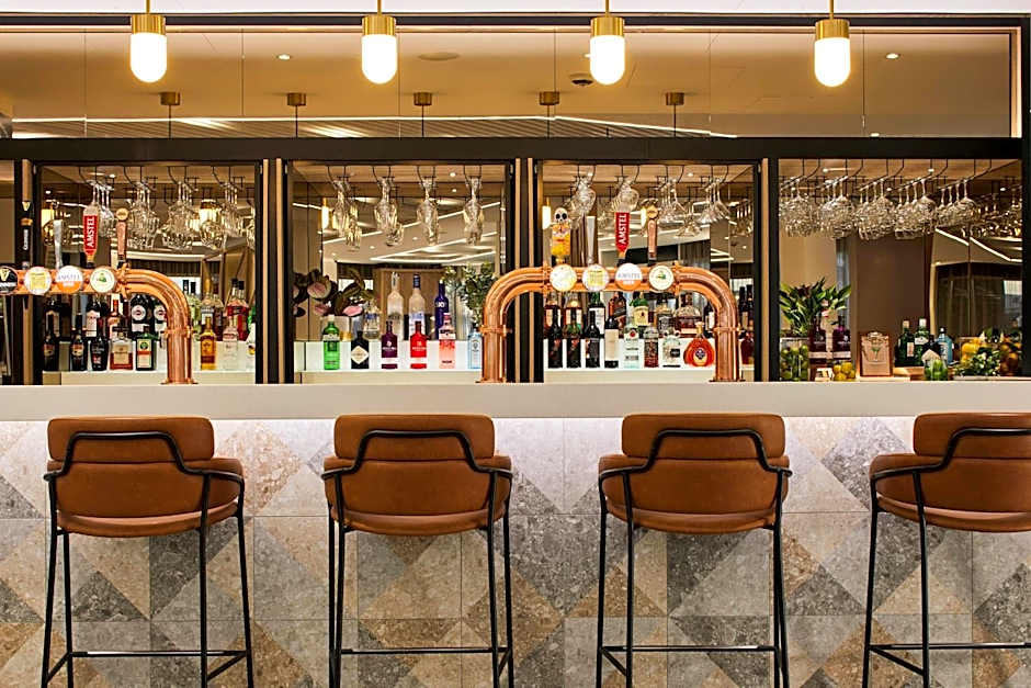 Courtyard By Marriott London City Airport