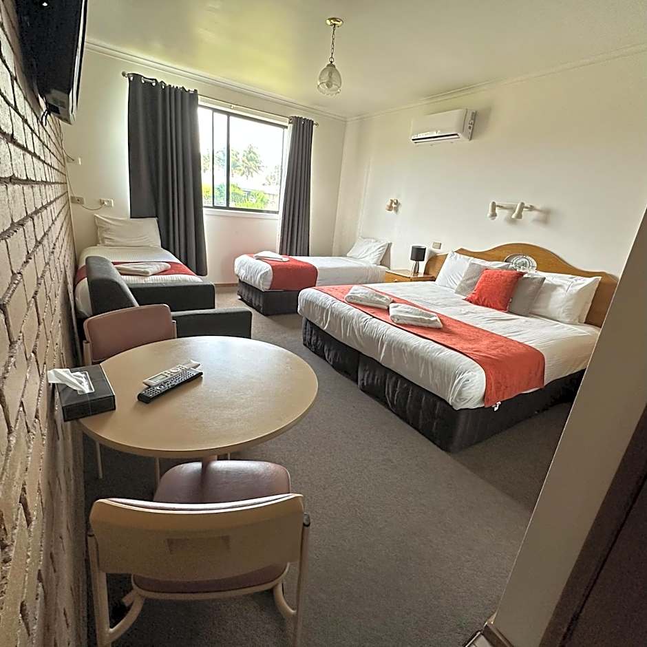 SHEPPARTON MOTOR INN Tudor House Motel