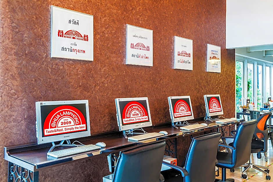 At Hua Lamphong Hotel